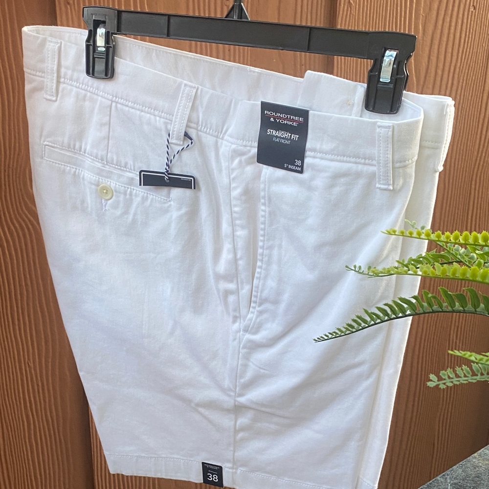 Roundtree & Yorke Men’s White Flat Front Shorts